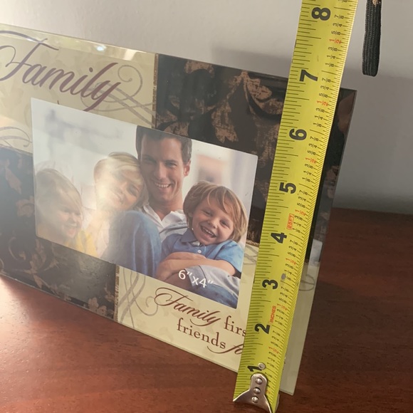 Nice “Family First, Friends Forever” Picture Frame - Picture 4 of 9